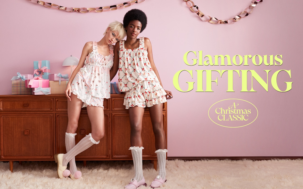 Glamorous Giftin - A Christmas Classic