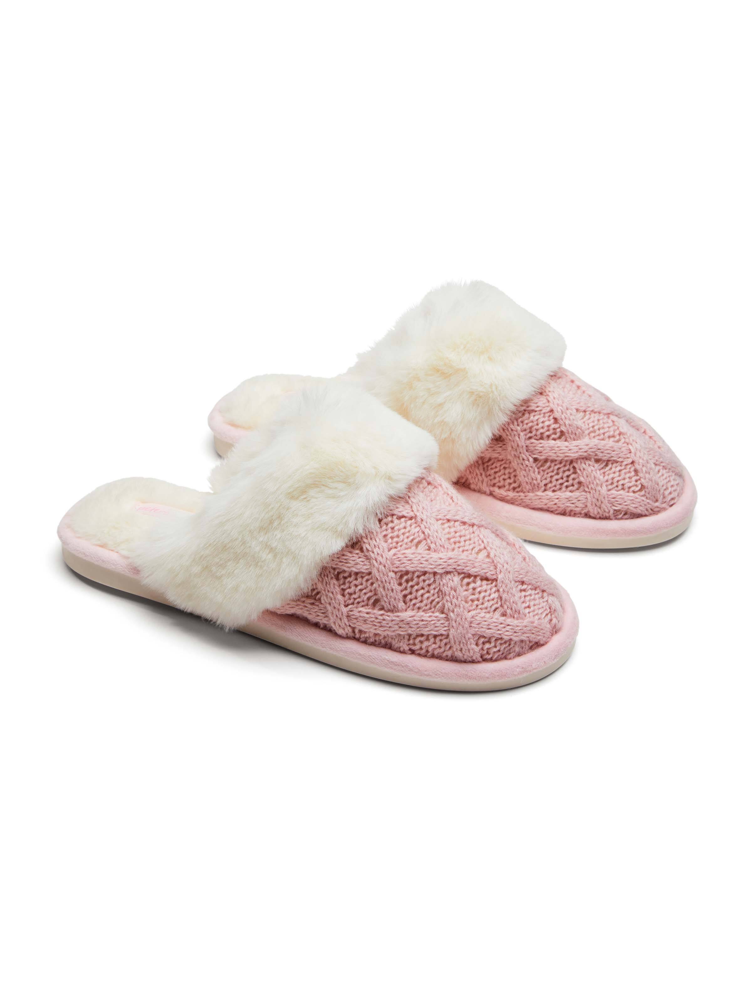 Cable Knit Fur Trim Scuff
