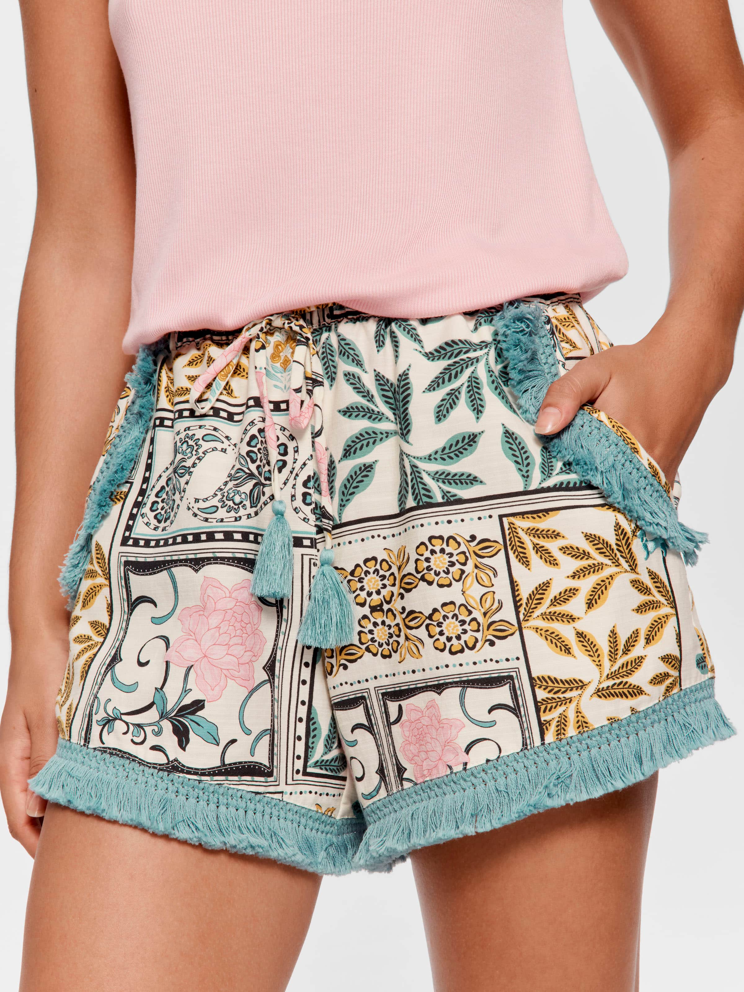 Boho Floral Tassel Mid Short