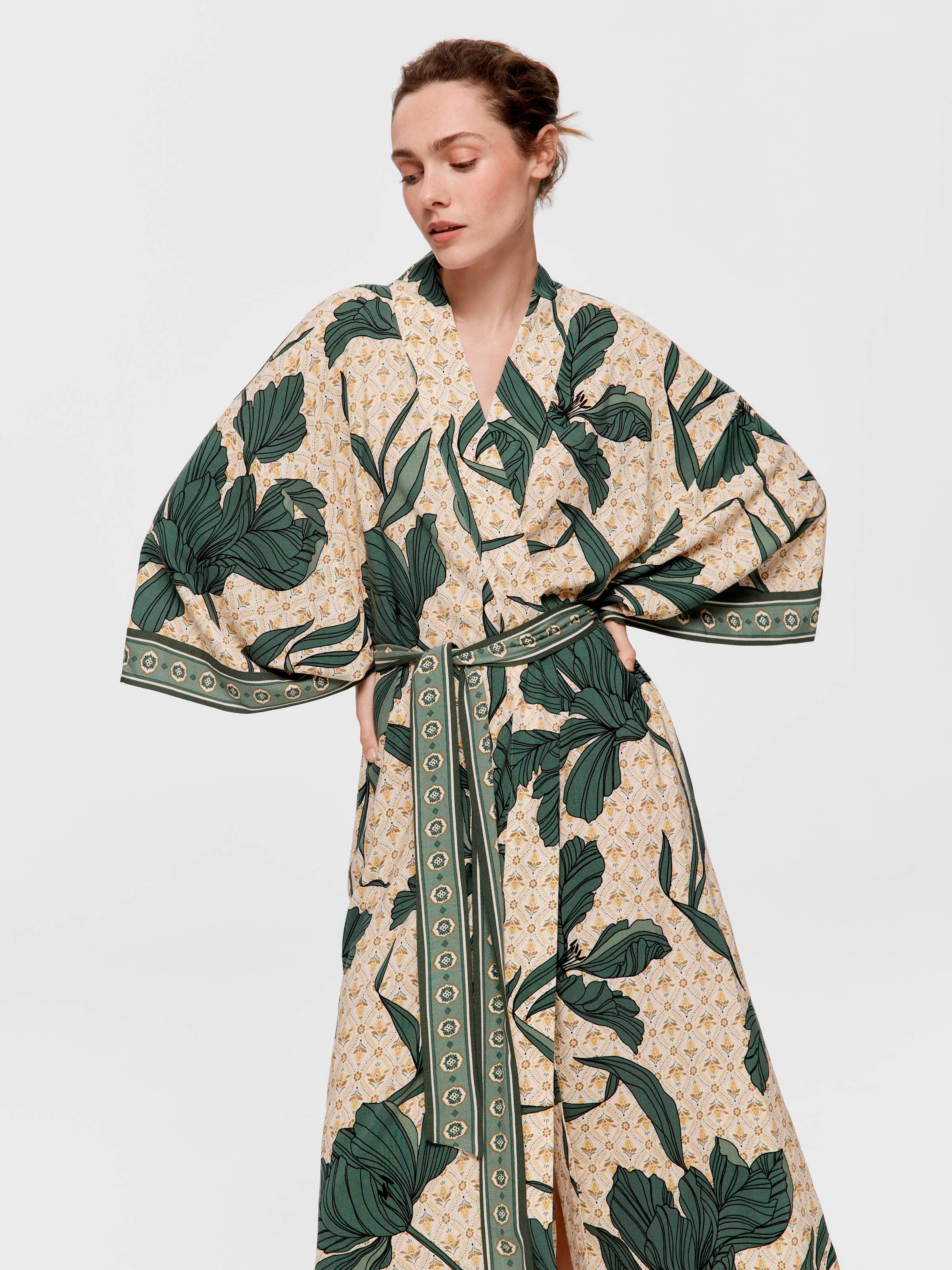 Wallpaper Long Kimono Gown
