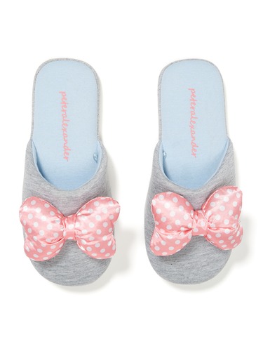 Spot Pillow Bow Scuff