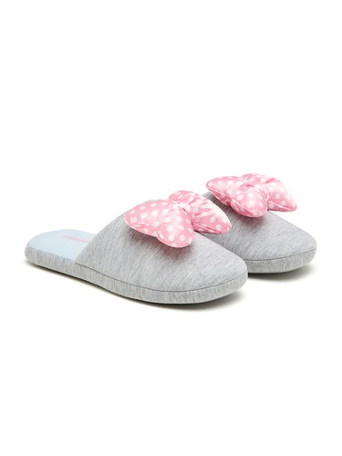 Spot Pillow Bow Scuff